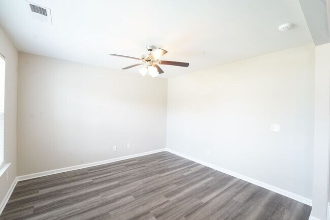 Building Photo - 105 Butternut Blvd