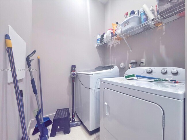 Building Photo - 10098 NW 74th Terrace