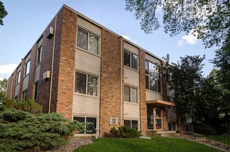Building Photo - 2649 Humboldt Ave S.