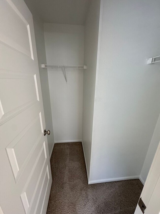 Building Photo - Gorgeous 3 bedroom 3 bathroom home in Mill Creek AVAILABLE NOW