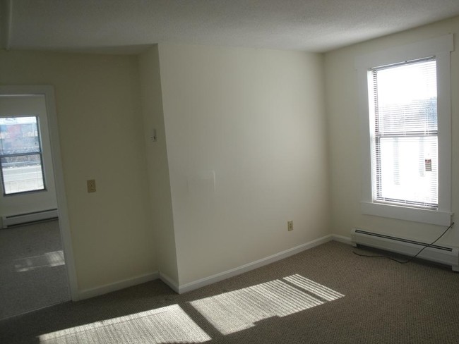 Building Photo - 191 Turner St