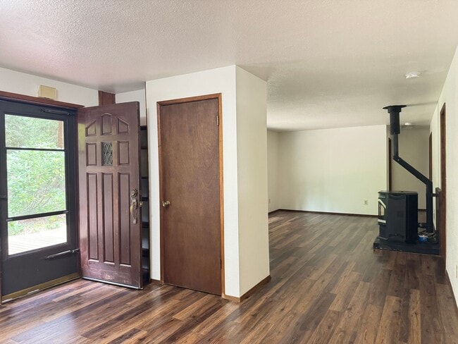 Building Photo - Cozy one story home on beautiful close to town acreage.