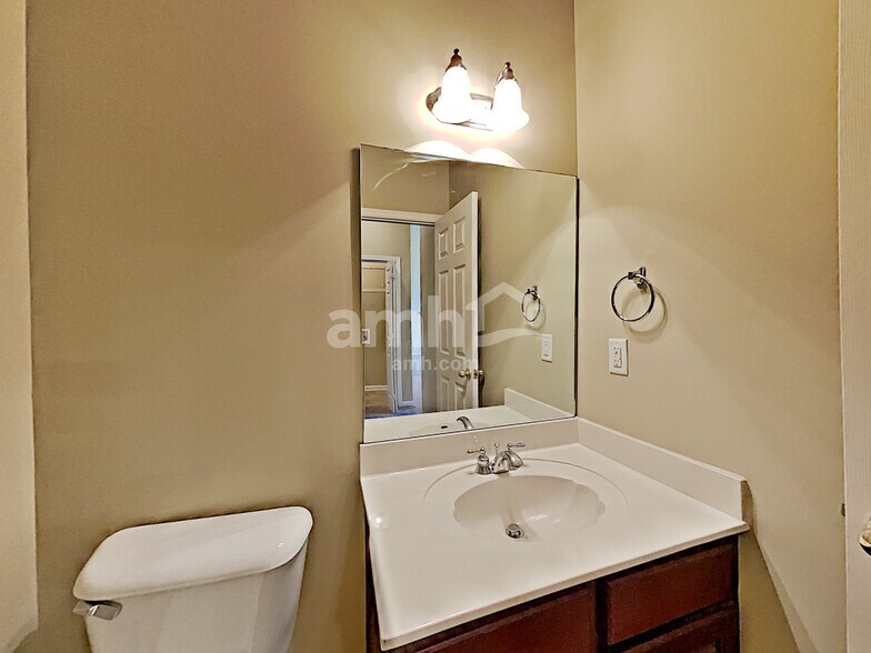 Building Photo - 661 Sugar Mill Dr