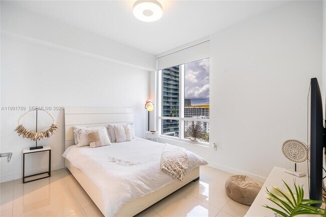 Building Photo - 601 NE 27th St