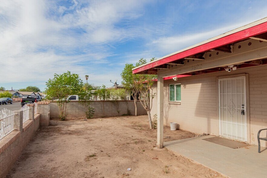 Building Photo - 3622 W Sunland Ave