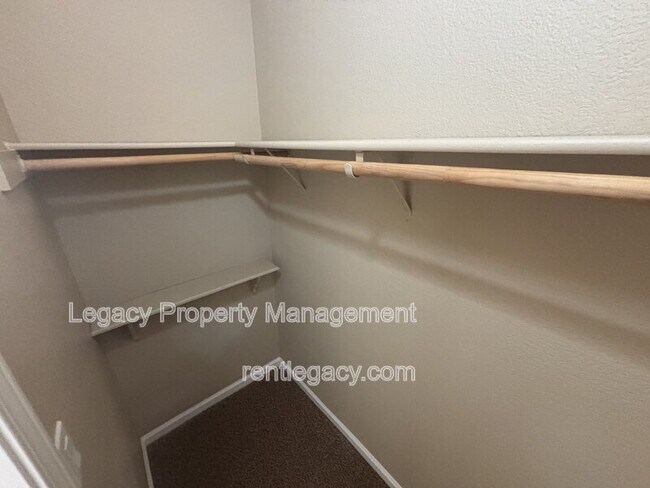 Building Photo - 1724 Magenta Dr