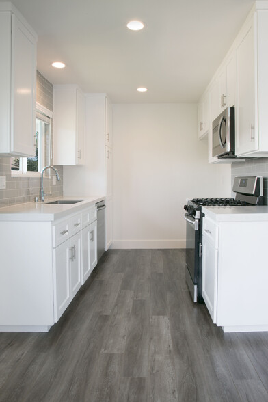 New Kitchen - 3018 Jeffrey Dr