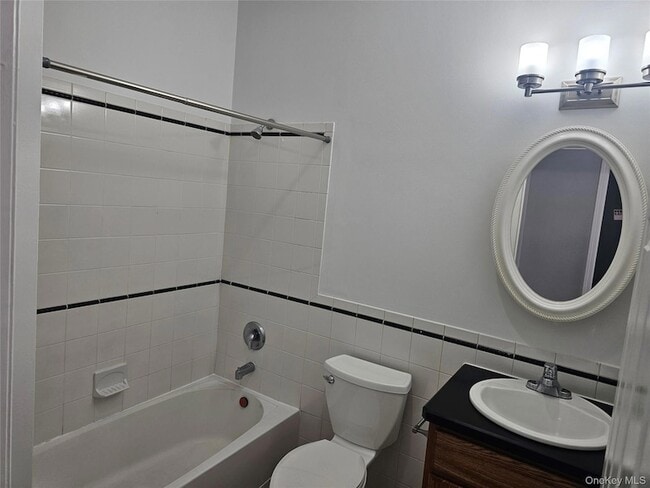 Building Photo - 10 Burnside Ave