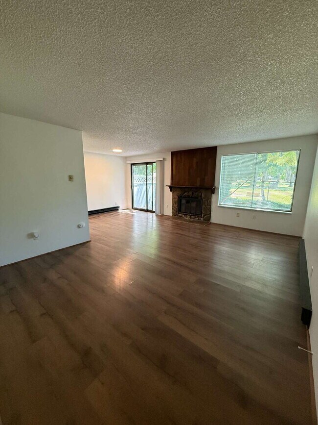 Building Photo - Hidden Gem in Auburn Available Now!