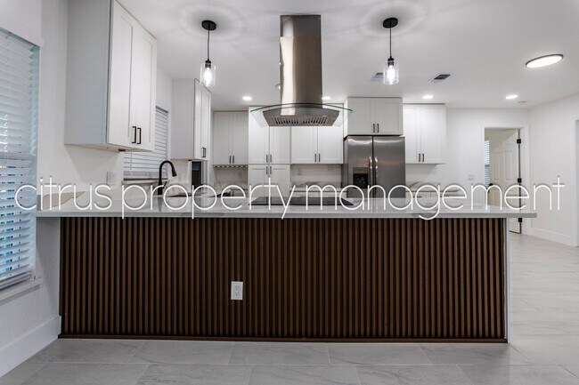 Building Photo - Impeccable, Fully Remodeled 3/2 Convenient to UCF!