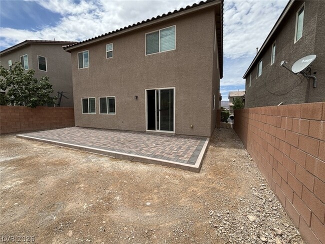 Building Photo - 5582 Sancho Throne Rd