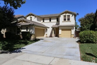 Building Photo - Gorgeous Home located in the heart of Patt...
