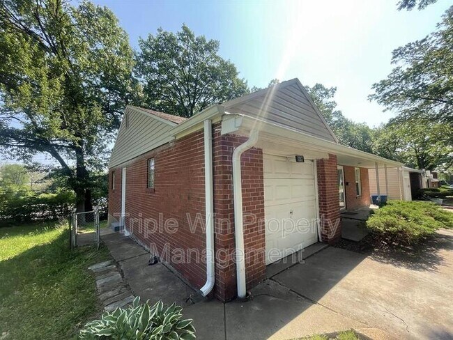 Building Photo - 7117 Forest Hill Dr