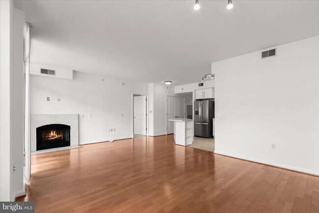 Building Photo - 1021 N Garfield St