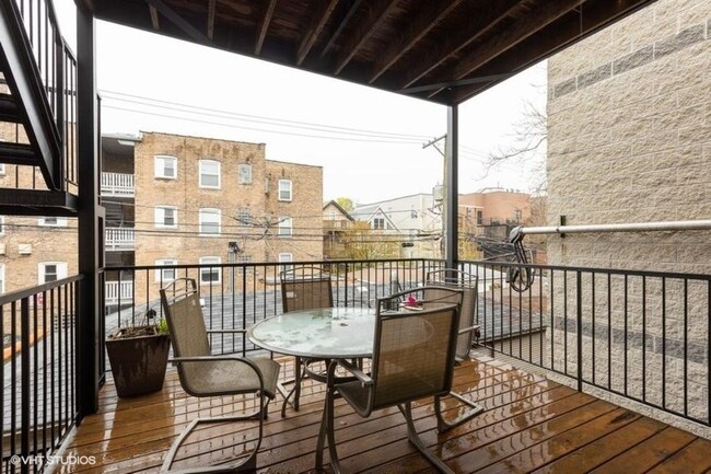 Building Photo - 2 bedroom in Chicago IL 60657