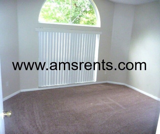 Building Photo - Spacious 3 bedroom 2 bath in Apopka