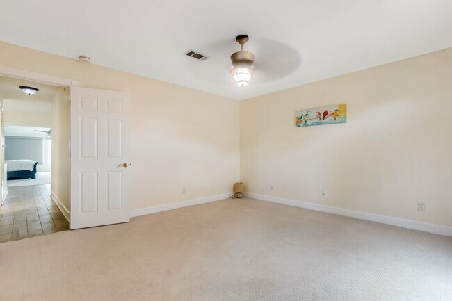 Building Photo - 53 Yacht Club Dr