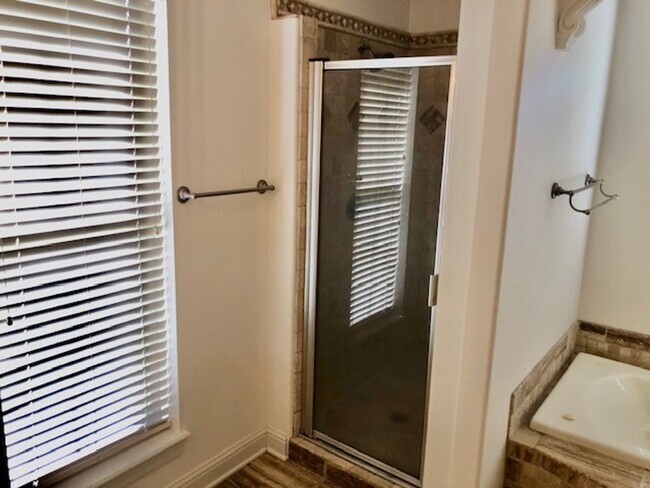 Building Photo - GATED NORRIS FERRY LANDING-BEAUTIFUL 4/2 HOME