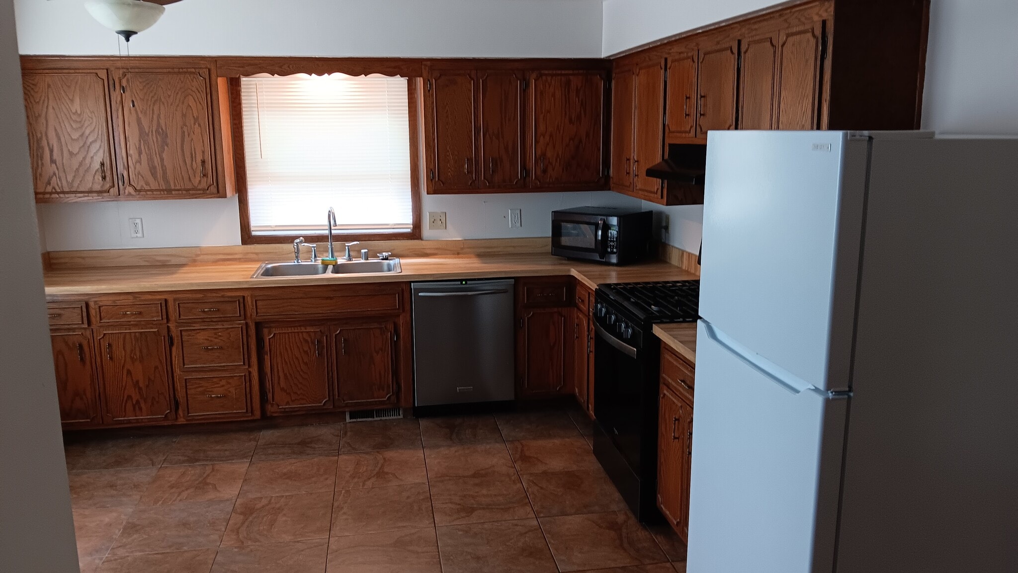 Kitchen - 7901 Daniel Ct