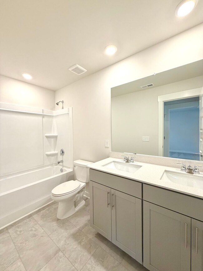 Building Photo - 1333 Gentry Dr