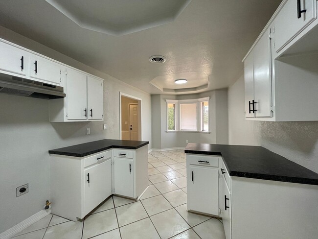 Building Photo - For Rent: Beautifully Remodeled Home in La...