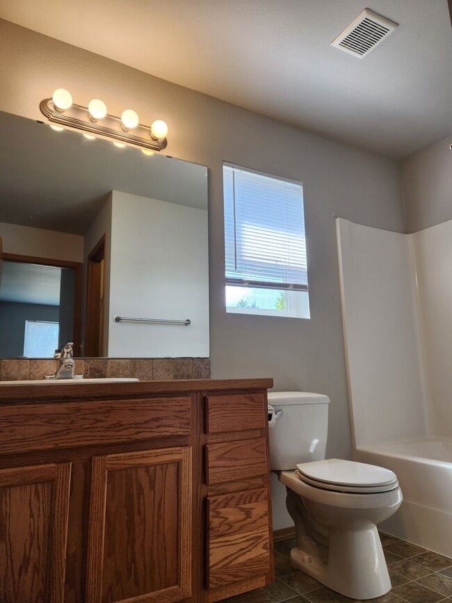 Building Photo - Cozy 3 Bedroom House!!! Ready For New Tena...