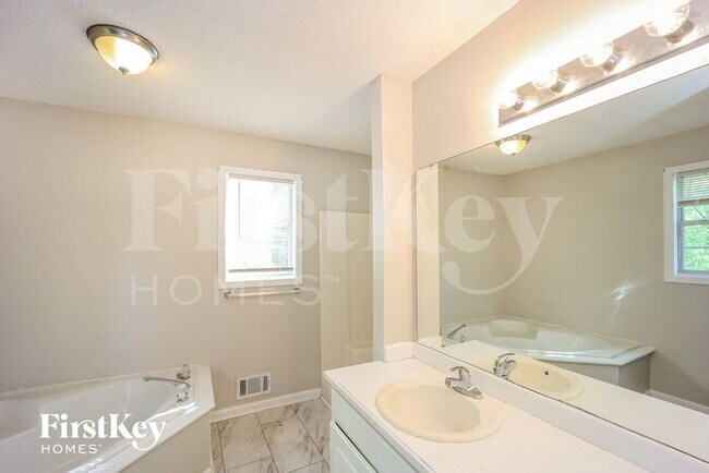 Building Photo - 390 Fox Meadow Dr