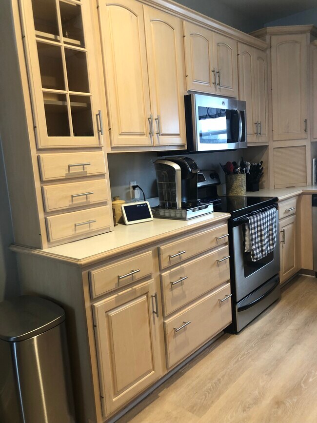 Kitchen - 40 Park Island Dr