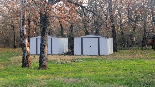 Building Photo - Perfect in Peaster ISD!