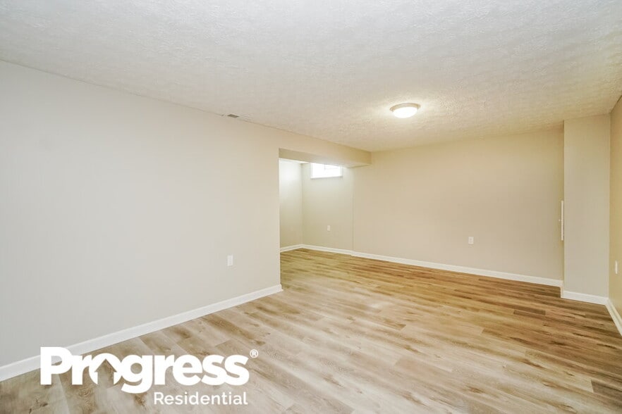 Building Photo - 5011 Hidden View Dr