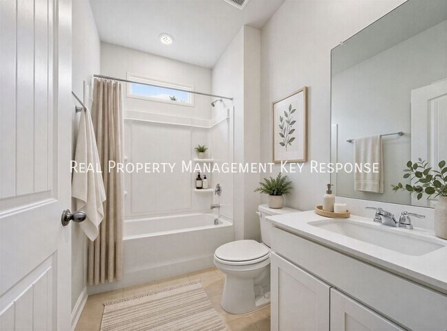 Building Photo - 2042 Live Oak Dr