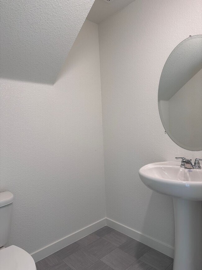 Building Photo - Beautiful 2024 Built 3 bed 2 bath!