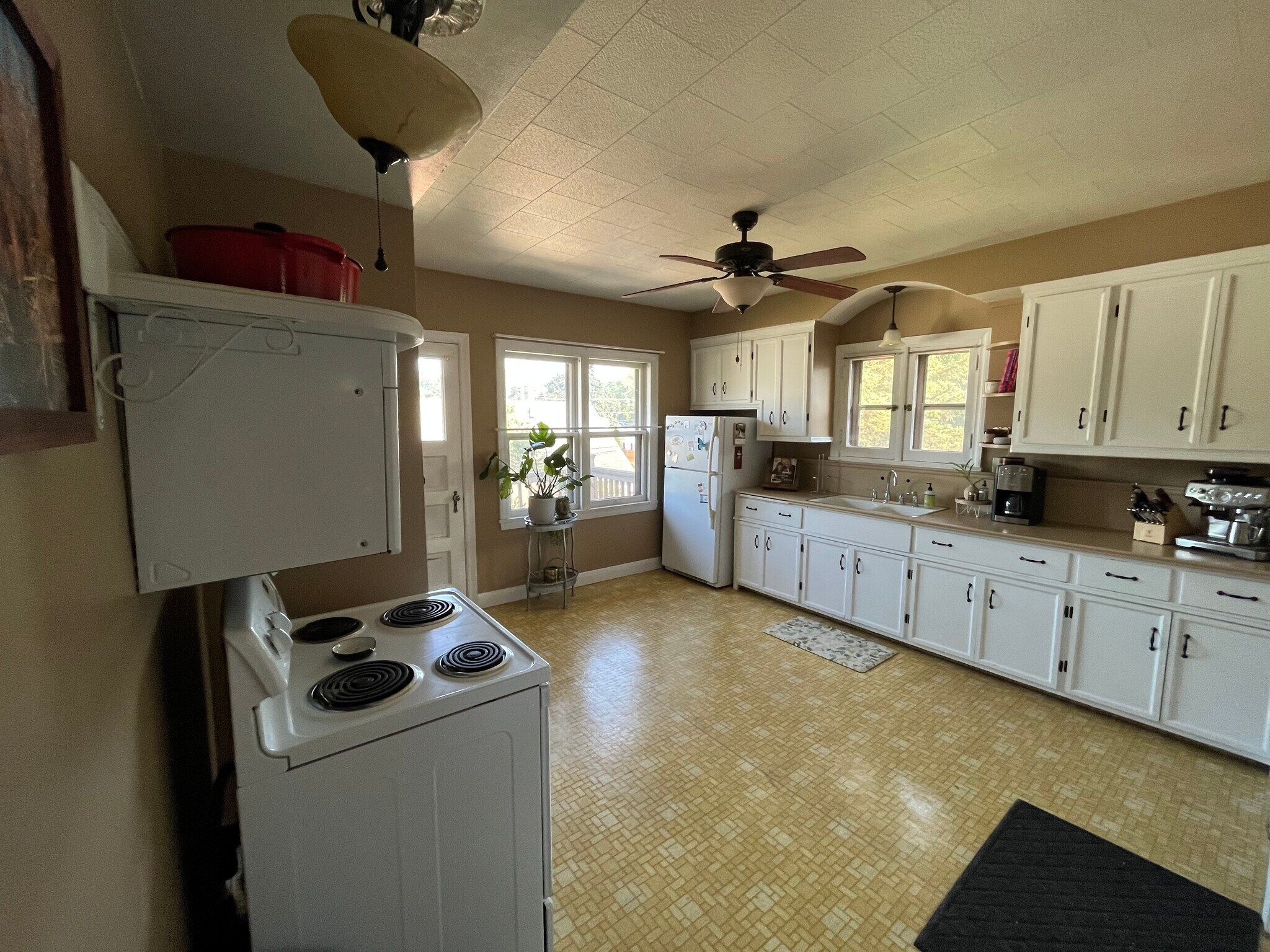 Kitchen - 3508 S Pine Ave