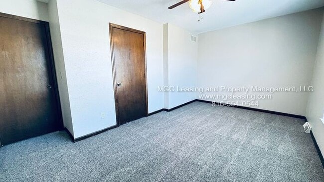 Building Photo - Millwood Townhomes: Convenient access to Lake Tapawingo area