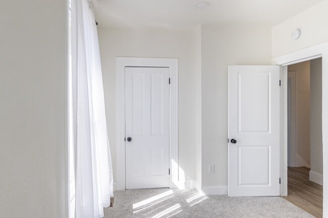 Building Photo - Stunning Remodeled Patio Home in Baker – 3...