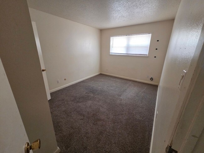 Building Photo - Adorable 3 Bed/2 Bath Paseo Village Townhome