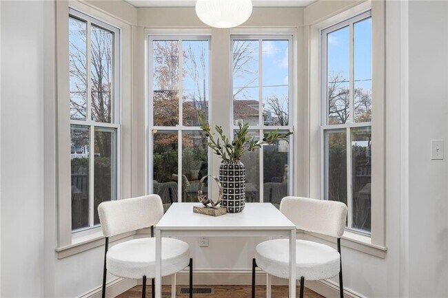 Building Photo - 214 Camp St