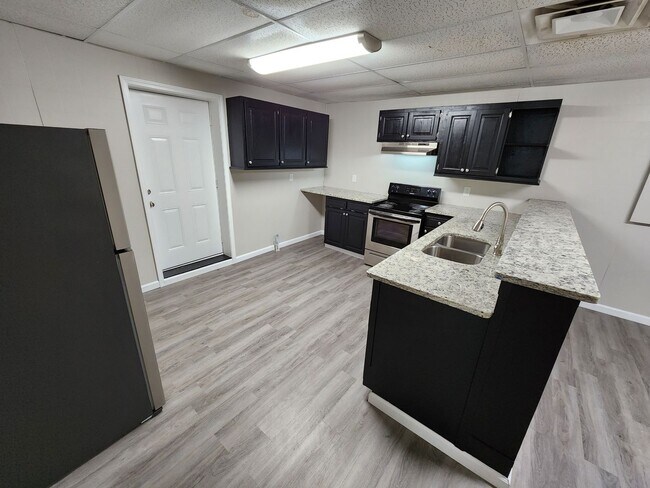 Building Photo - Spacious 3-Bedroom, 1-Bathroom Home AVAILA...