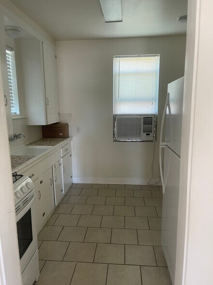 Building Photo - 2016 57th St