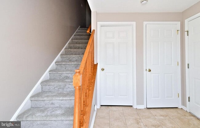 Building Photo - 1055 Balley Dr