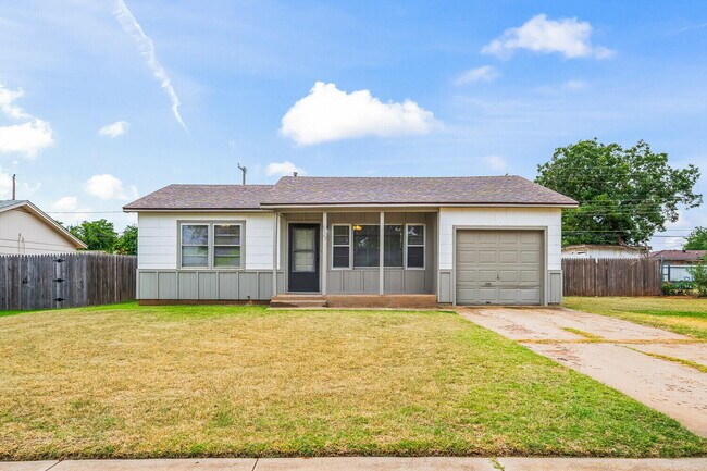 Primary Photo - 4823 9th St