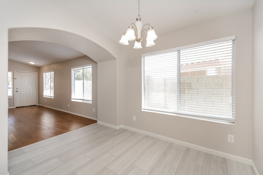 Building Photo - 8335 W Columbine Dr