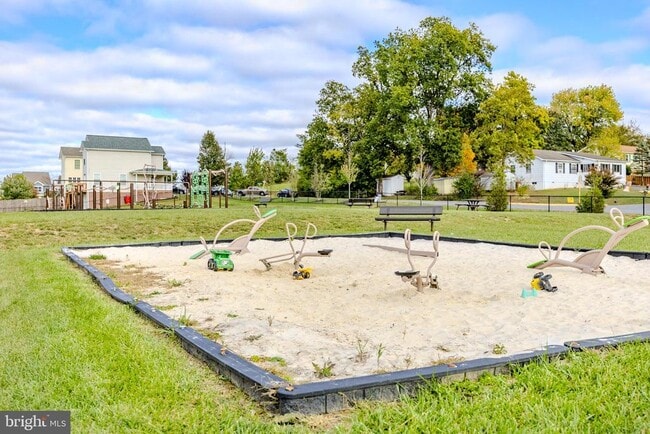 Building Photo - 110 Charing Cross Dr