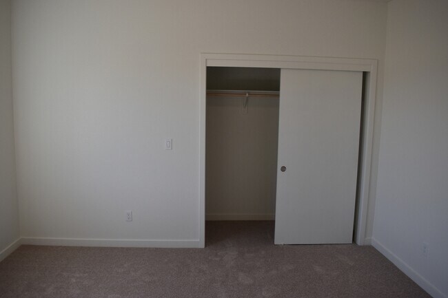 Building Photo - 855 Sophie Ct
