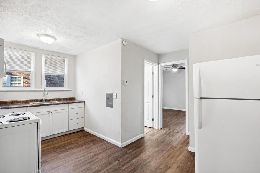 Building Photo - 2112 Catalpa Dr