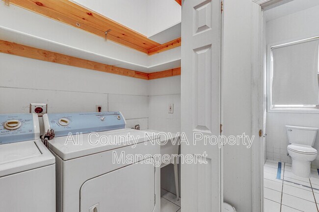 Building Photo - 7412 Marc Dr
