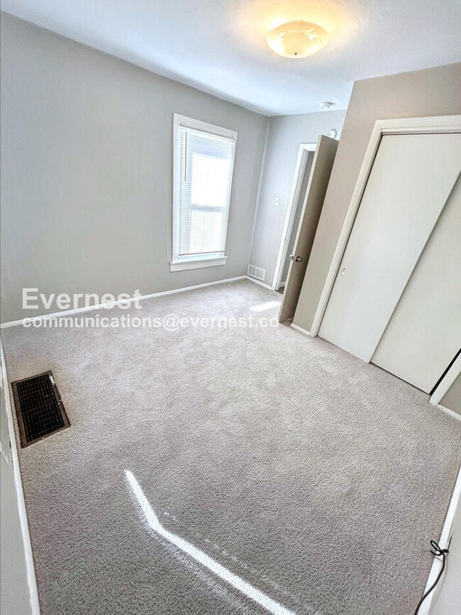 Building Photo - 221 La Motte Ln