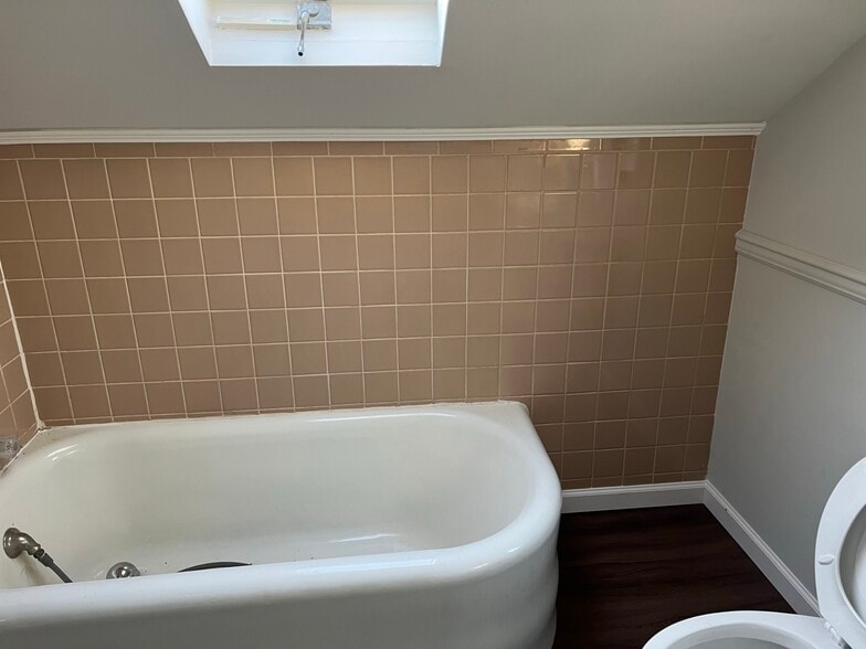 Tub with handheld shower - 216 Holbrook Ave