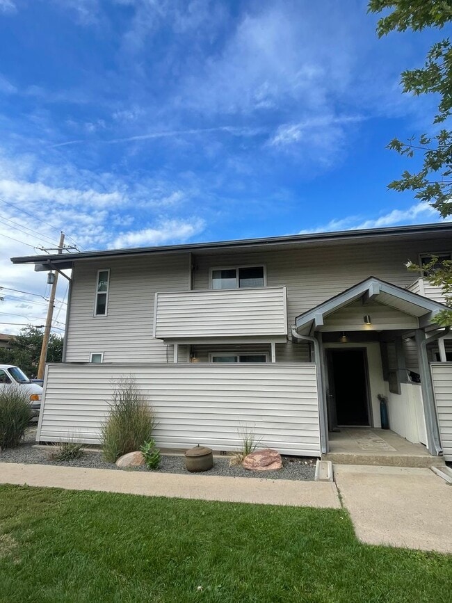 Building Photo - East Boulder - 2BR/1BA - AVAILABLE August 1st 2026