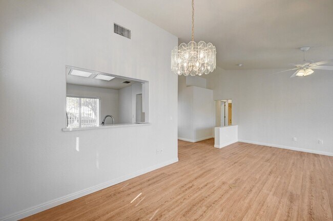 Building Photo - Charming 2 Bedroom, Single-Story Home in S...